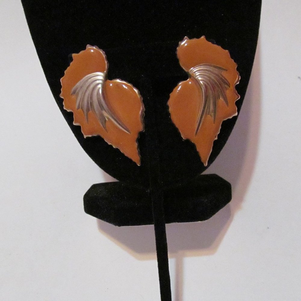 Vintage Leaf look enamel pierced earrings